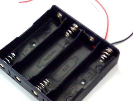 ลังถ่าน4ช่อง สำหรับถ่าน ULTRA FIRE 3.7v NiMH / NiCd / Li-ion